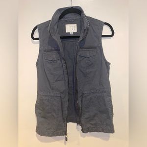 Andeawy Women's Green Pocketed Sleeveless Collared Zip Front Vest Size Small